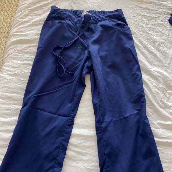 Navy blue Greys Anatomy Scrub pants XSP and XS Top - Picture 2 of 4